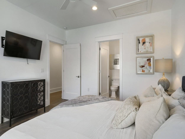 Beachfront Luxury Six Bedroom Vacation Rental in Destin with Rooftop Pool